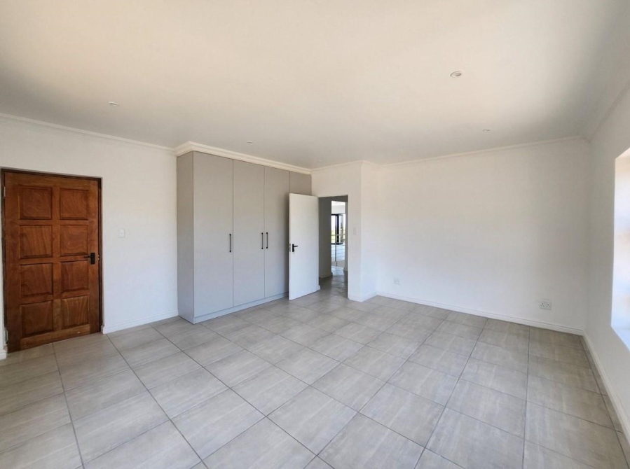 5 Bedroom Property for Sale in Wavecrest Eastern Cape
